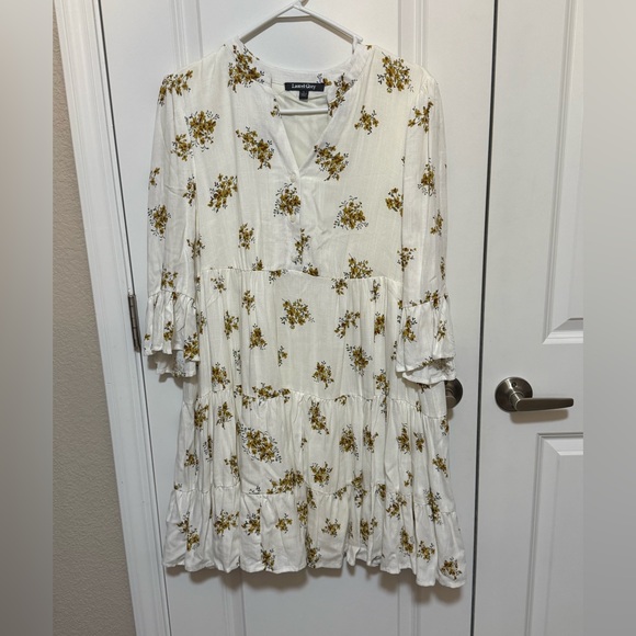 laurel grey Dresses & Skirts - Floral Print White Dress size Large